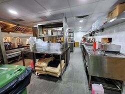Lucky Plaza (D9), Retail #618127441